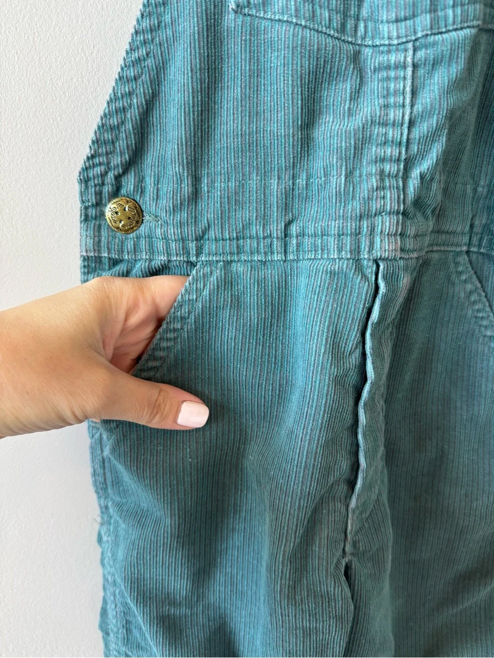 Vintage 1990s Osh Kosh B’Gosh Light Corduroy Green Pinstripe Overalls‎ Size 6